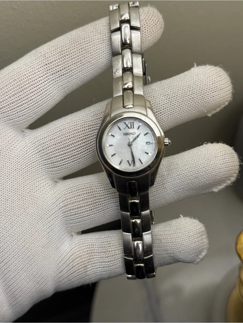 Seiko Silver women’s mother of pearl date watch